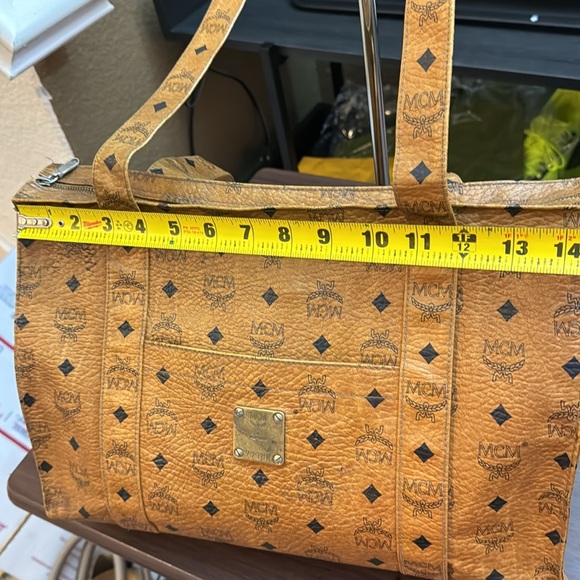 MCM Germany Shoppers Tote- Long Handle - Picture 16 of 16